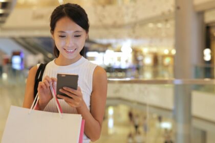 shopping woman using smartphone