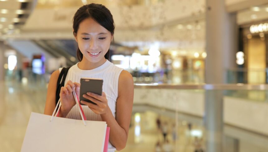 shopping woman using smartphone