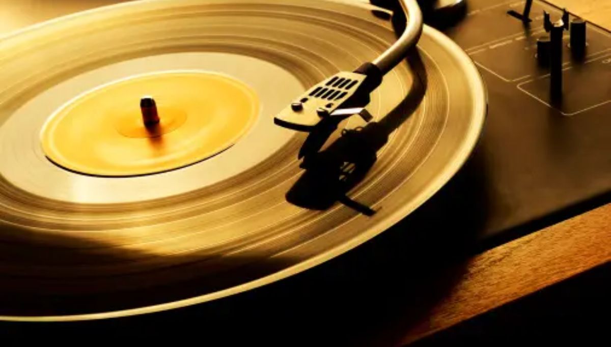 Japanese Gen Zers Drive Vinyl Records Resurgence Amid Digital Dominance