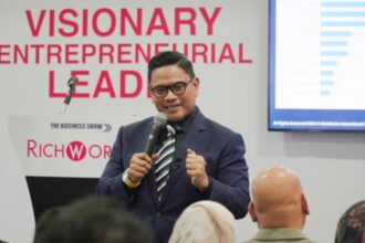 Datuk Wira Dr. Azizan Osman, Founder of Richworks International Sdn. Bhd presenting his keynote speech at the recent The Business Show Asia in Singapore