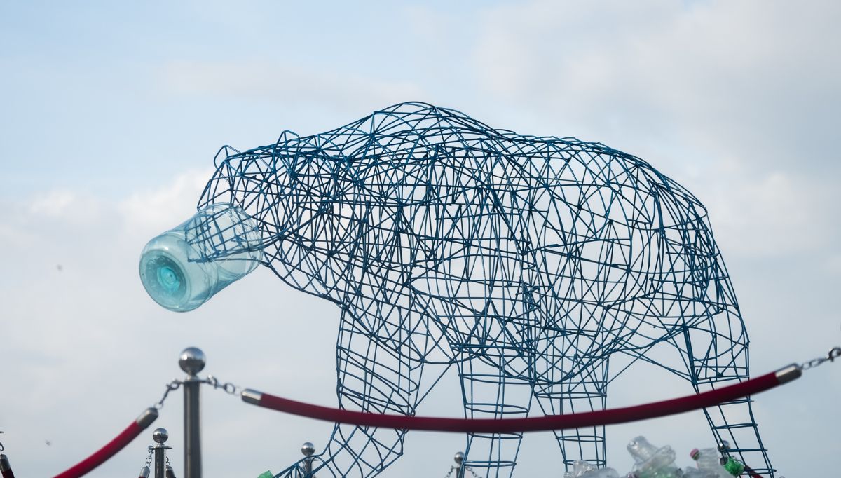 Anant Bhai Ambani’s Vantara Unveils Striking Wildlife Sculptures in Mumbai to Expose the Hidden Threat of Plastic Pollution (1)